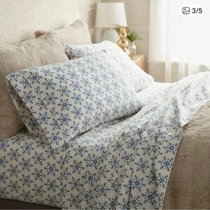 Blue and White Snowflake Bedding Set King